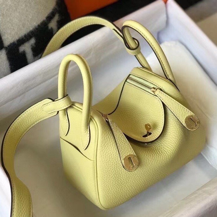 H**mes lindy mini bag in jaune poussin clemence calfskin