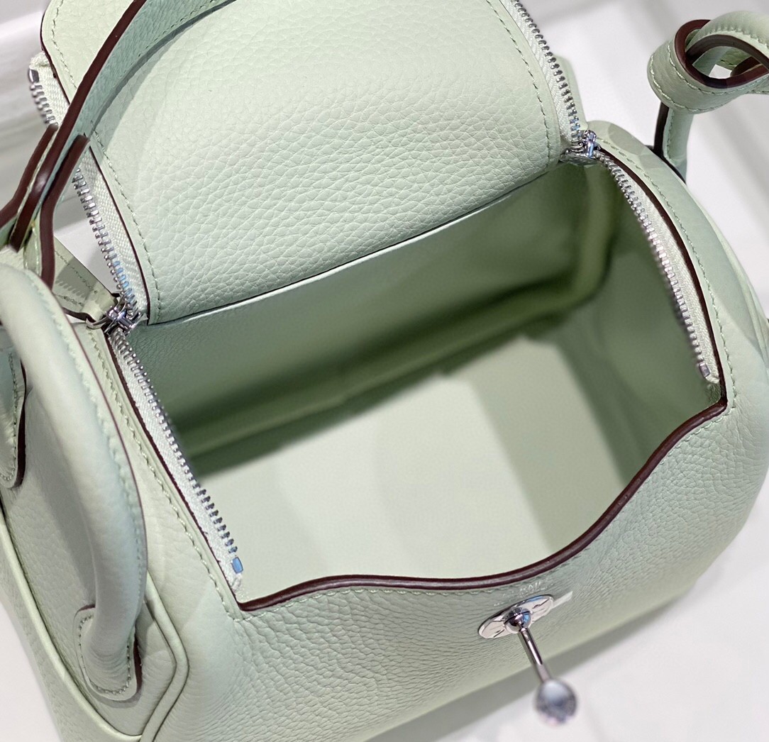 H**mes lindy mini bag in vert fizz clemence leather phw