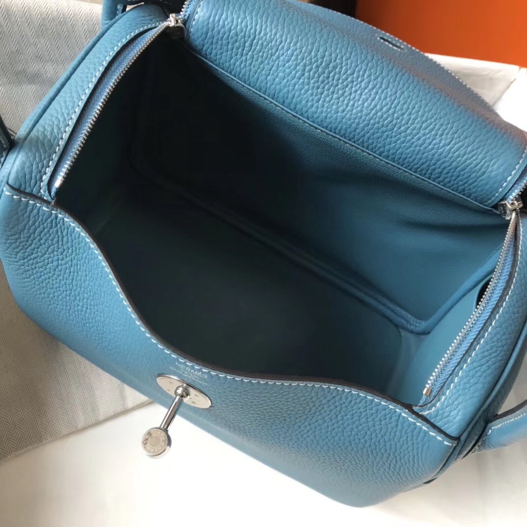 H**mes lindy 26cm bag in blue jean clemence with phw