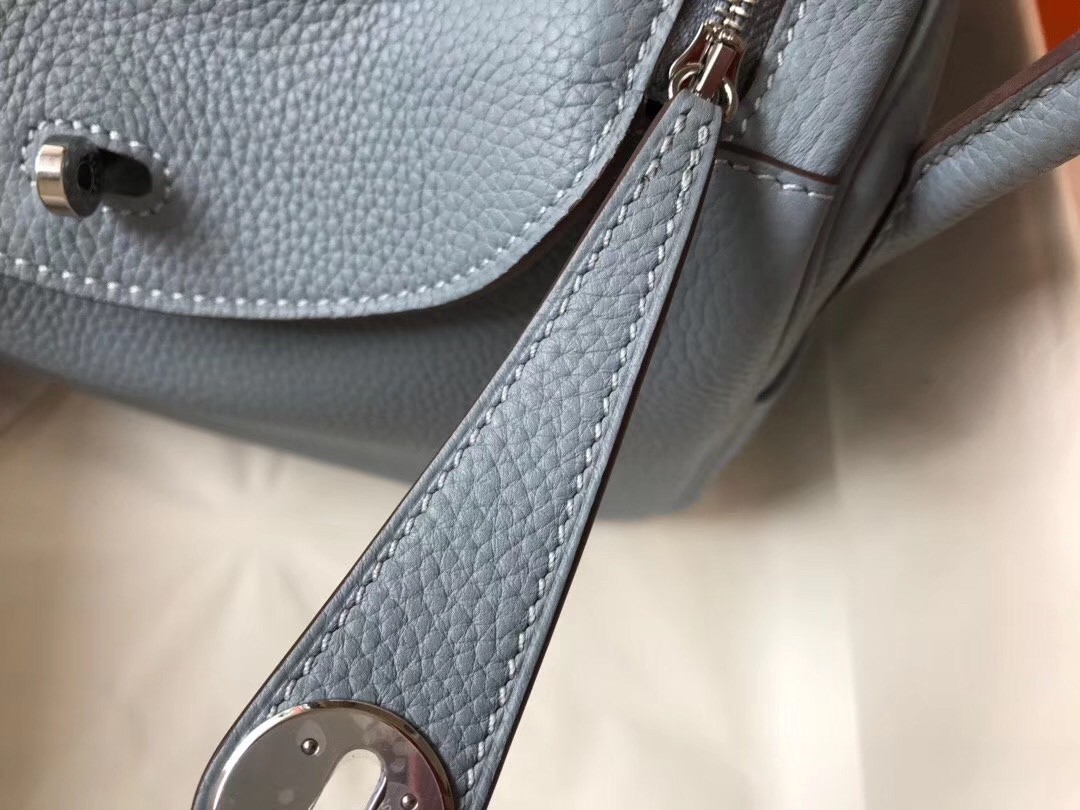 H**mes lindy 26cm bag in blue lin clemence with phw