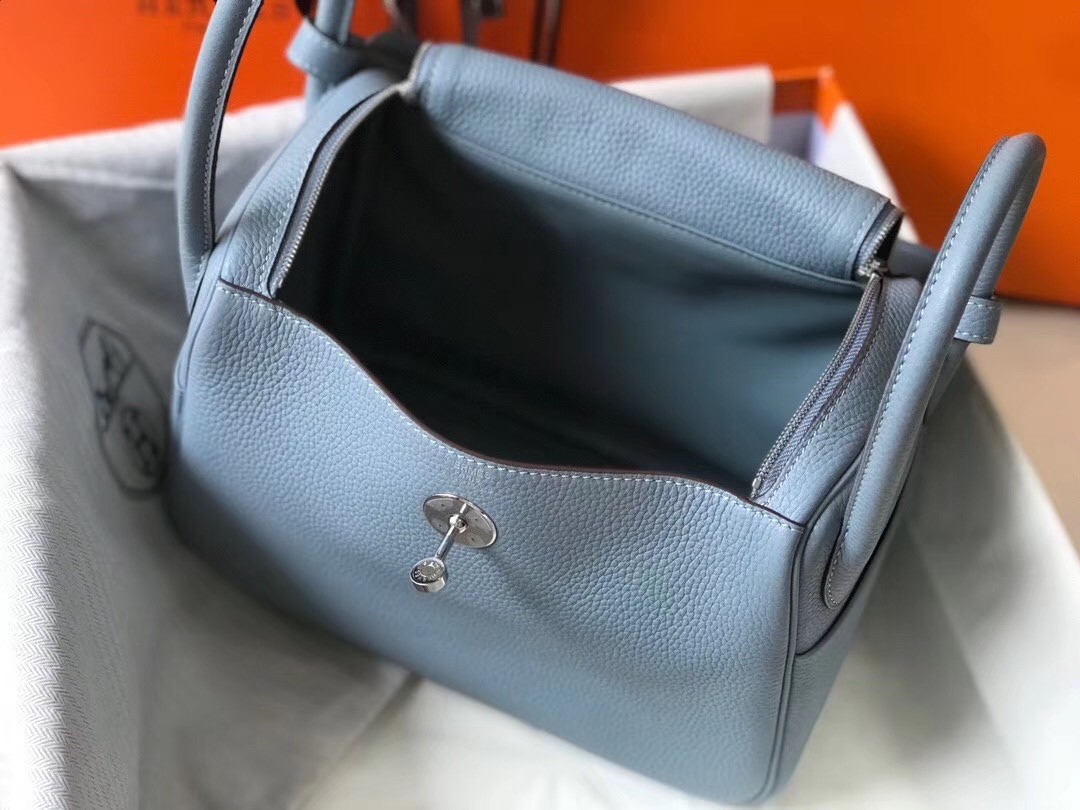 H**mes lindy 26cm bag in blue lin clemence with phw