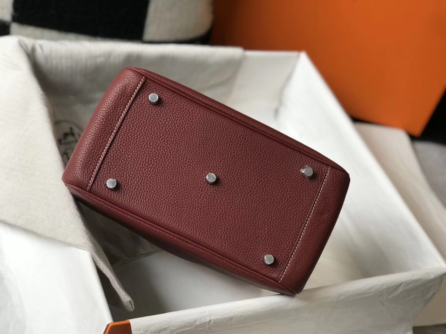 H**mes lindy 26cm bag in bordeaux clemence with phw