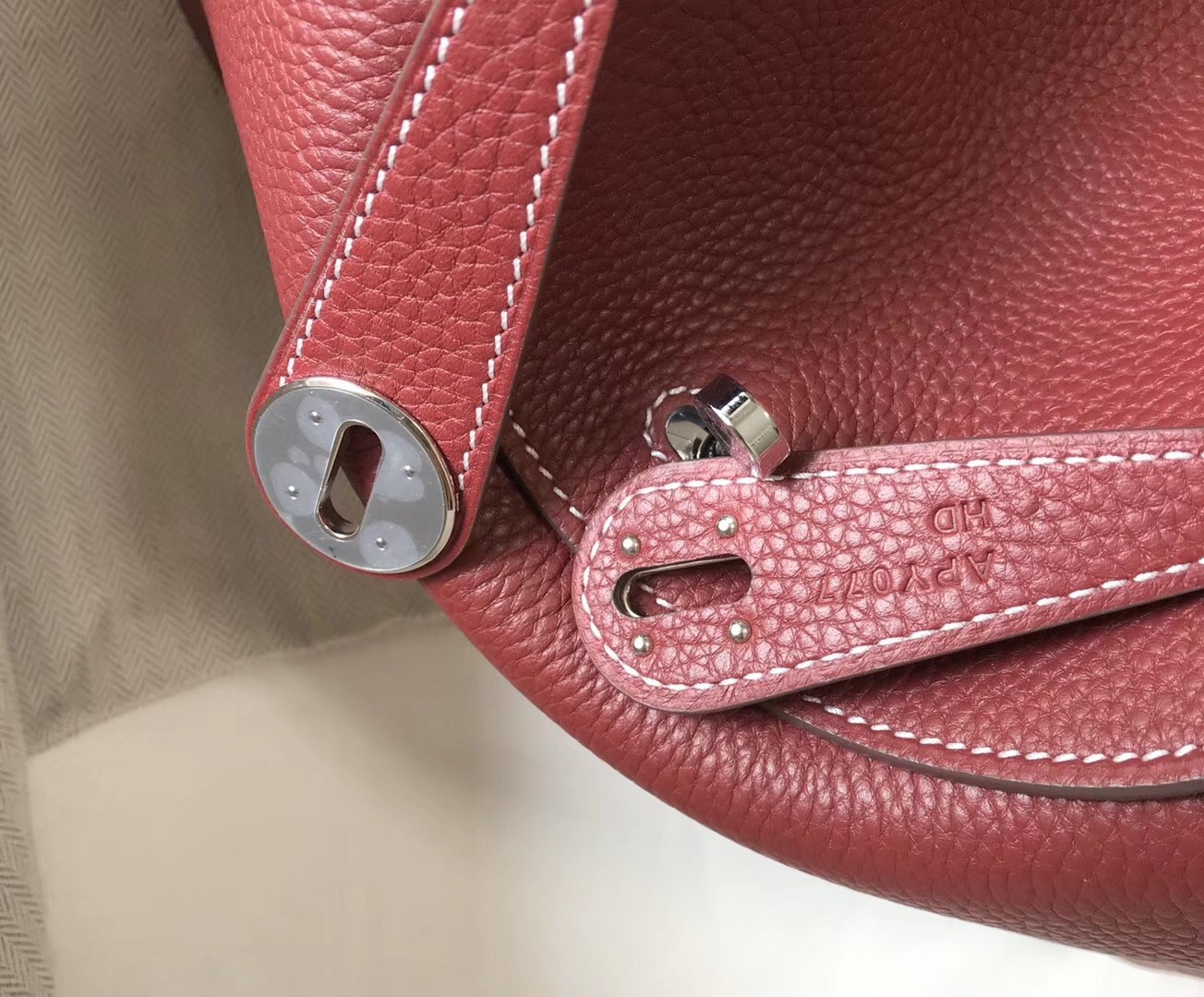 H**mes lindy 26cm bag in bordeaux clemence with phw