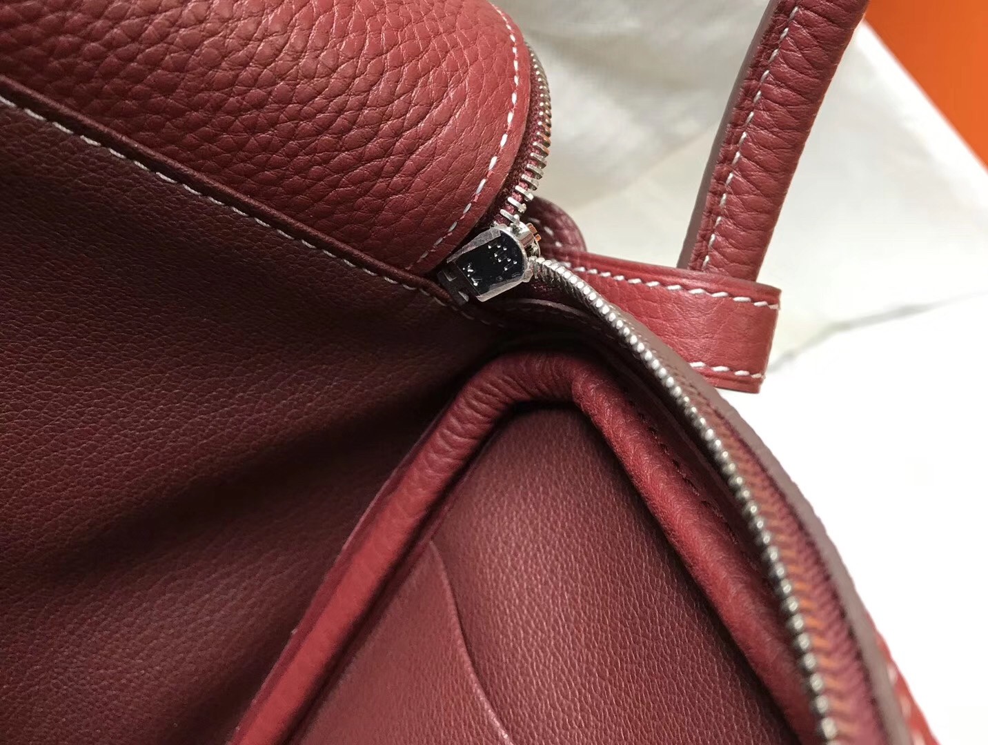 H**mes lindy 26cm bag in bordeaux clemence with phw