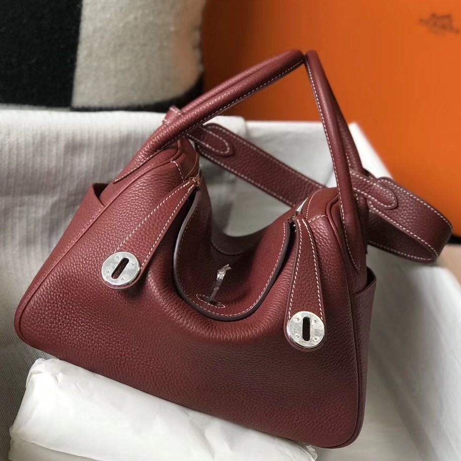 H**mes lindy 26cm bag in bordeaux clemence with phw