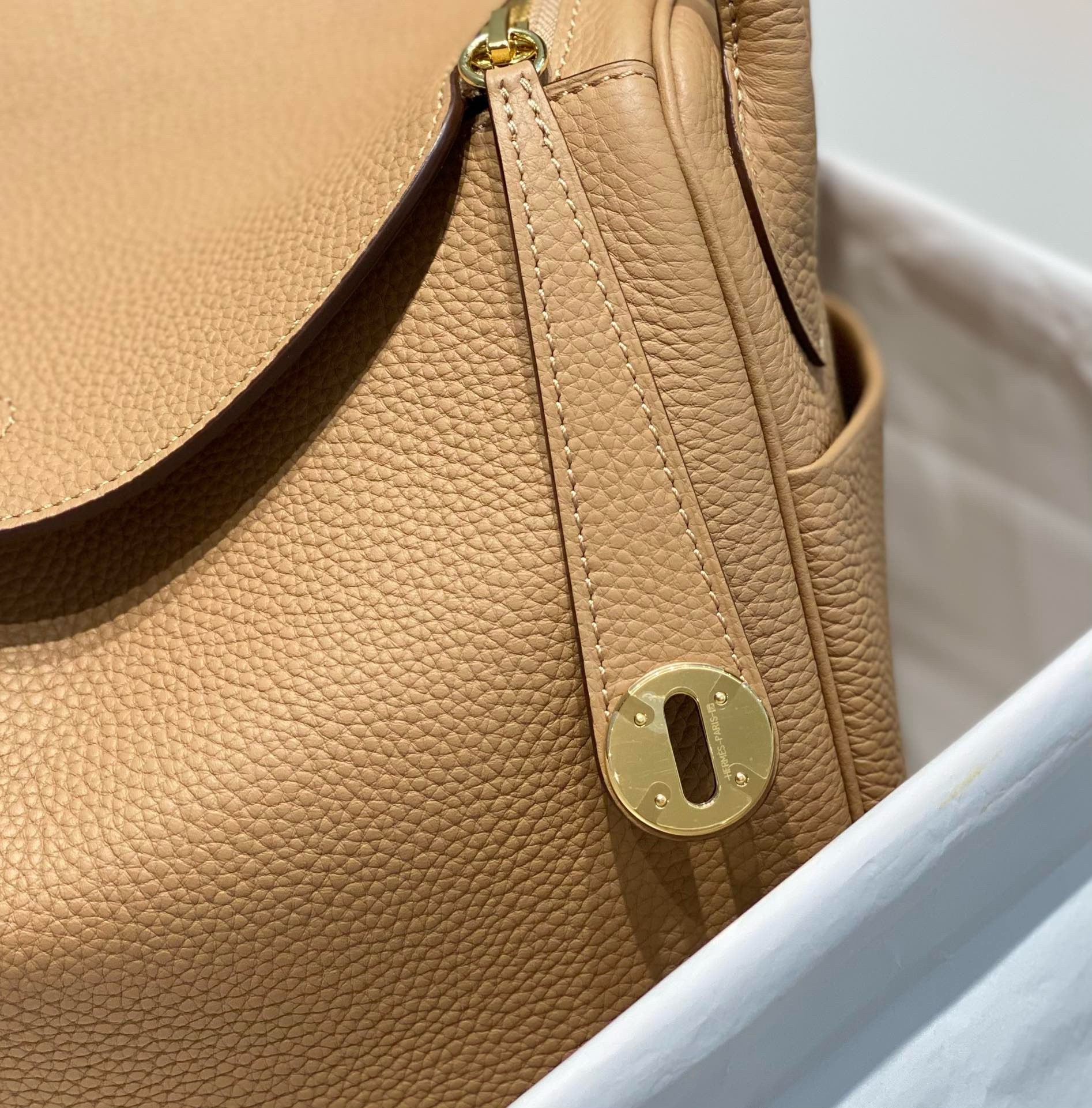 H**mes lindy 26cm bag in chai clemence leather ghw
