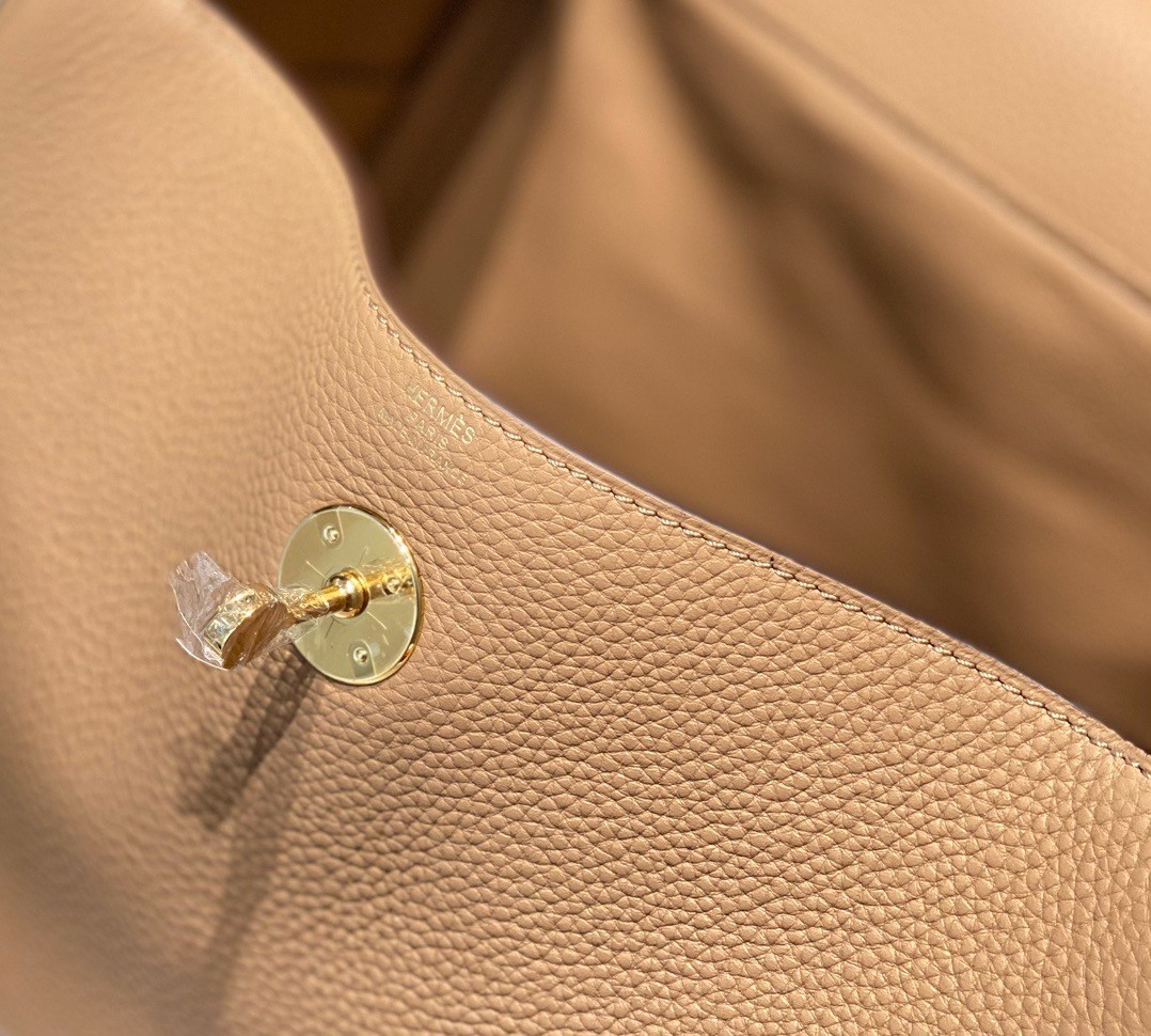 H**mes lindy 26cm bag in chai clemence leather ghw