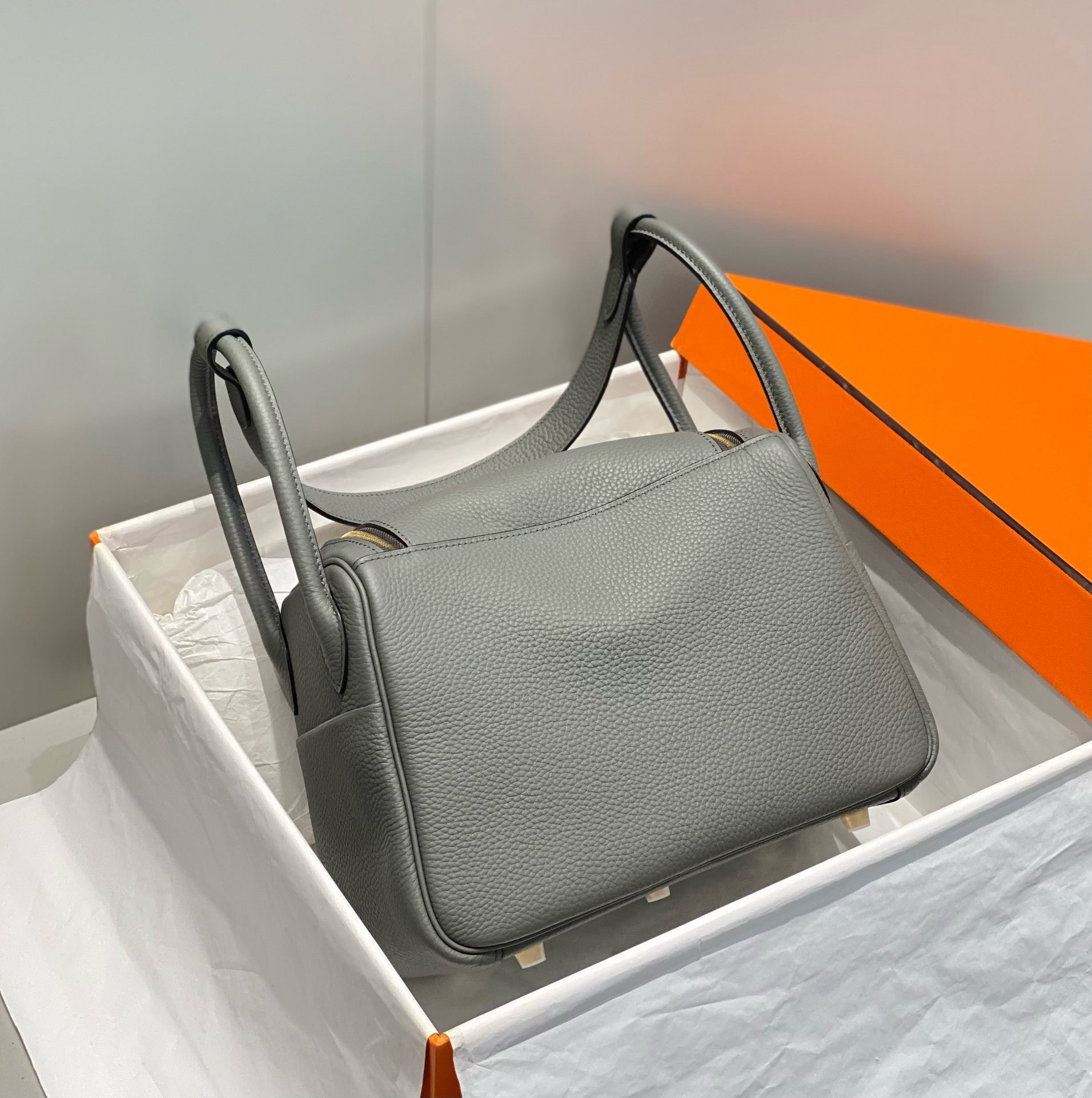 H**mes lindy 26cm bag in gris meyer clemence leather ghw
