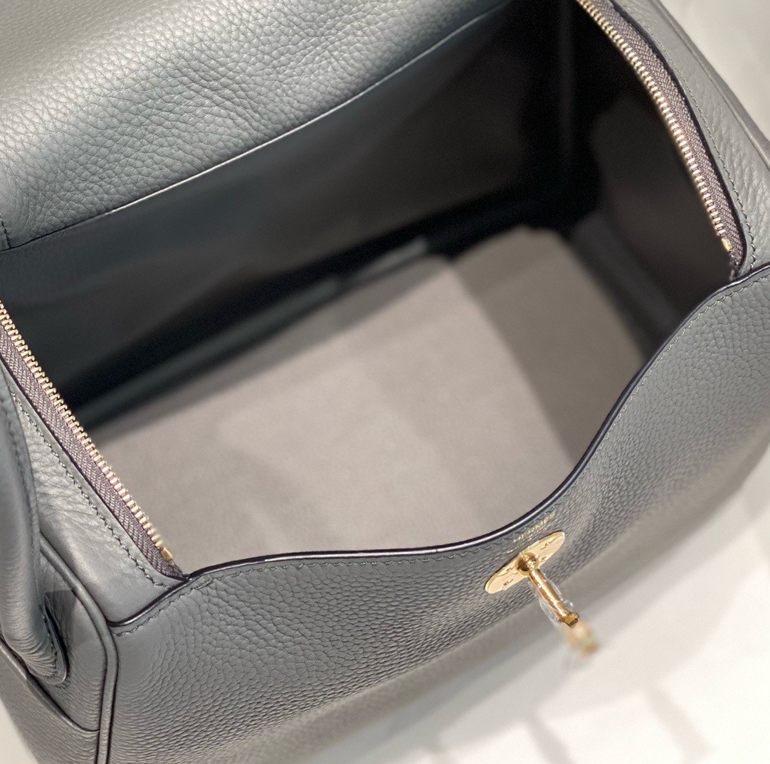 H**mes lindy 26cm bag in gris meyer clemence leather ghw