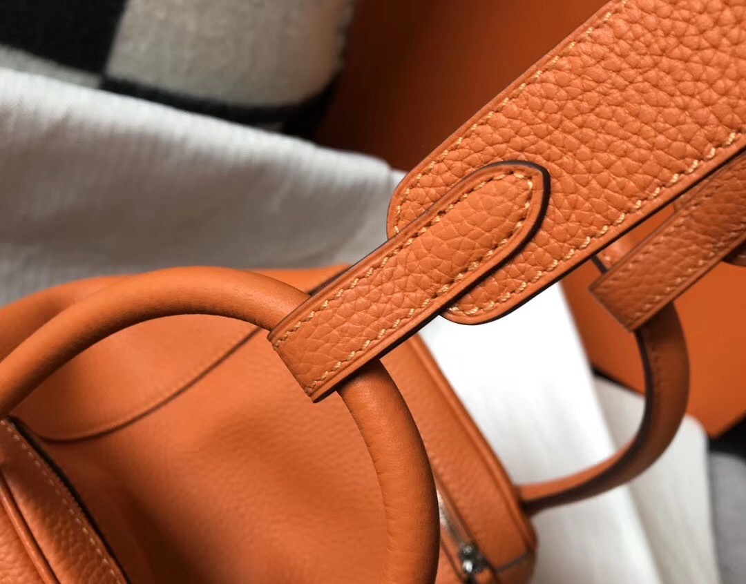 H**mes lindy 26cm bag in orange clemence with phw