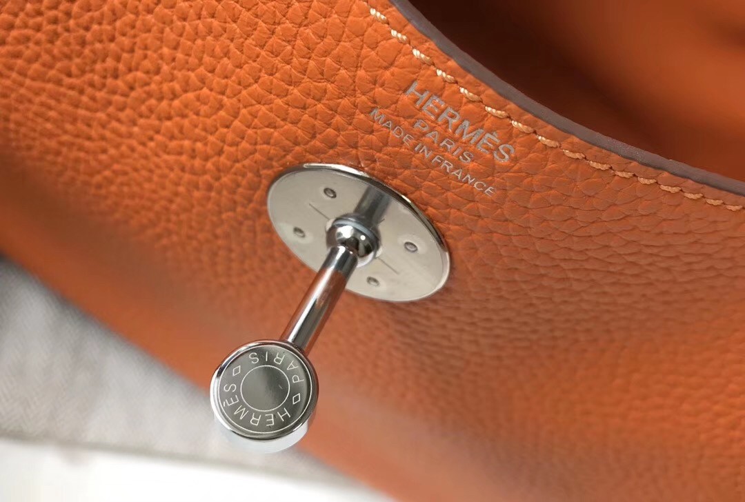 H**mes lindy 26cm bag in orange clemence with phw