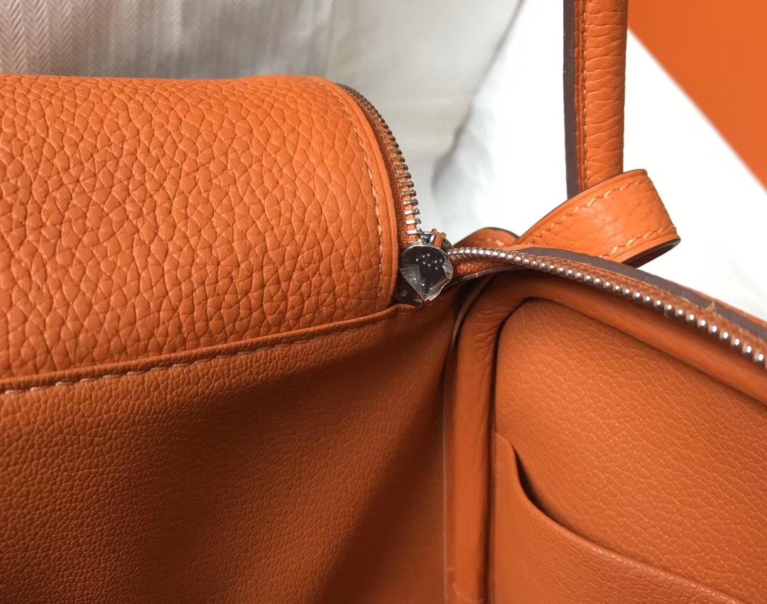 H**mes lindy 26cm bag in orange clemence with phw