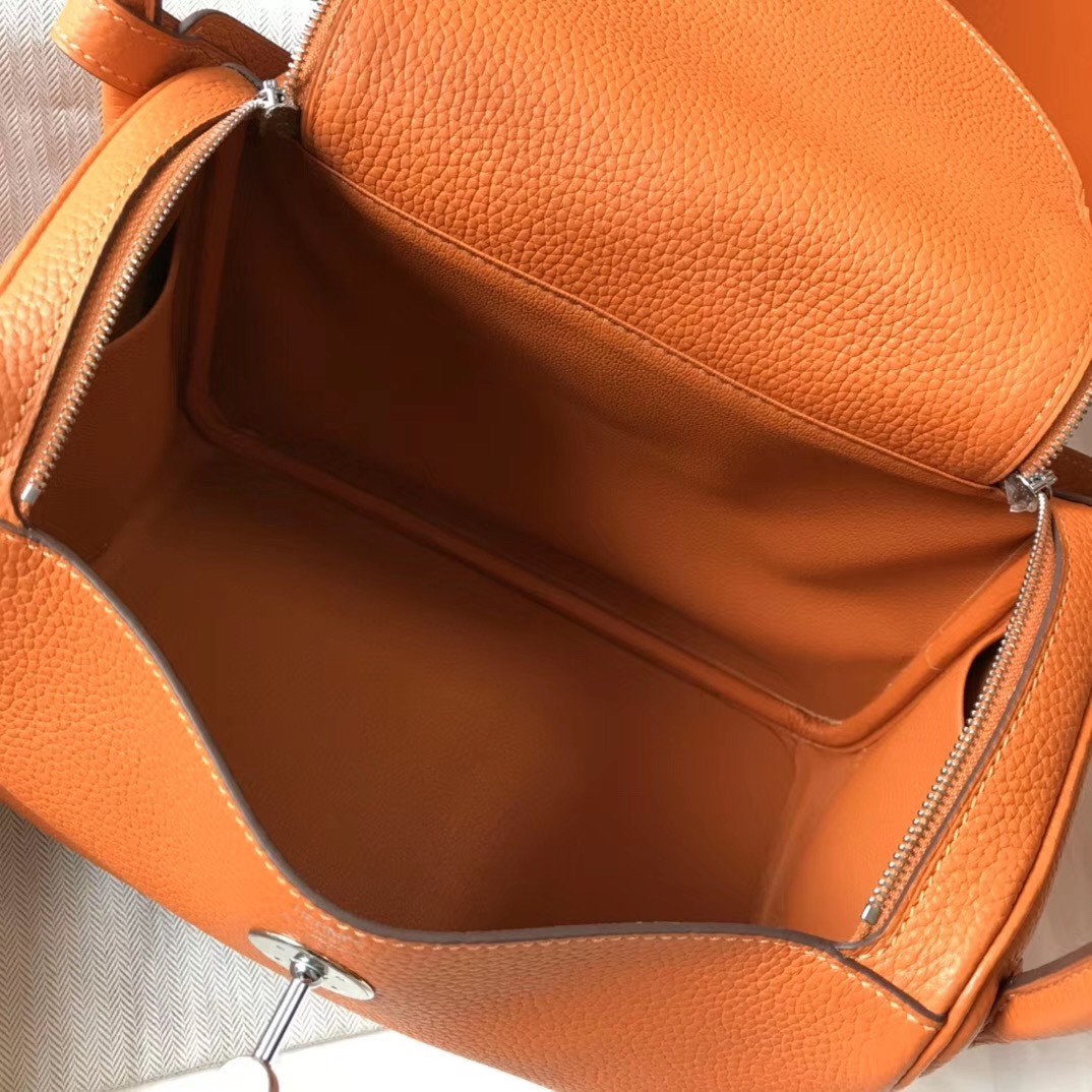H**mes lindy 26cm bag in orange clemence with phw