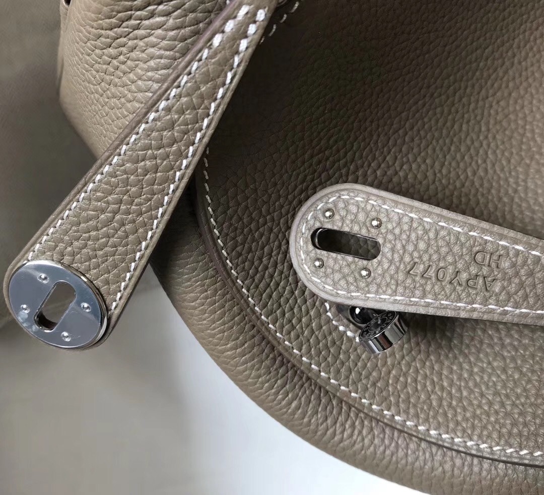 H**mes lindy 26cm bag in taupe grey clemence with phw
