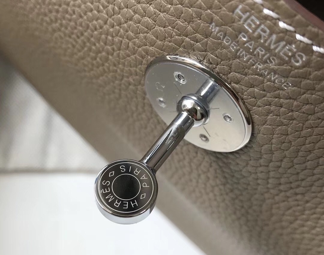 H**mes lindy 26cm bag in taupe grey clemence with phw