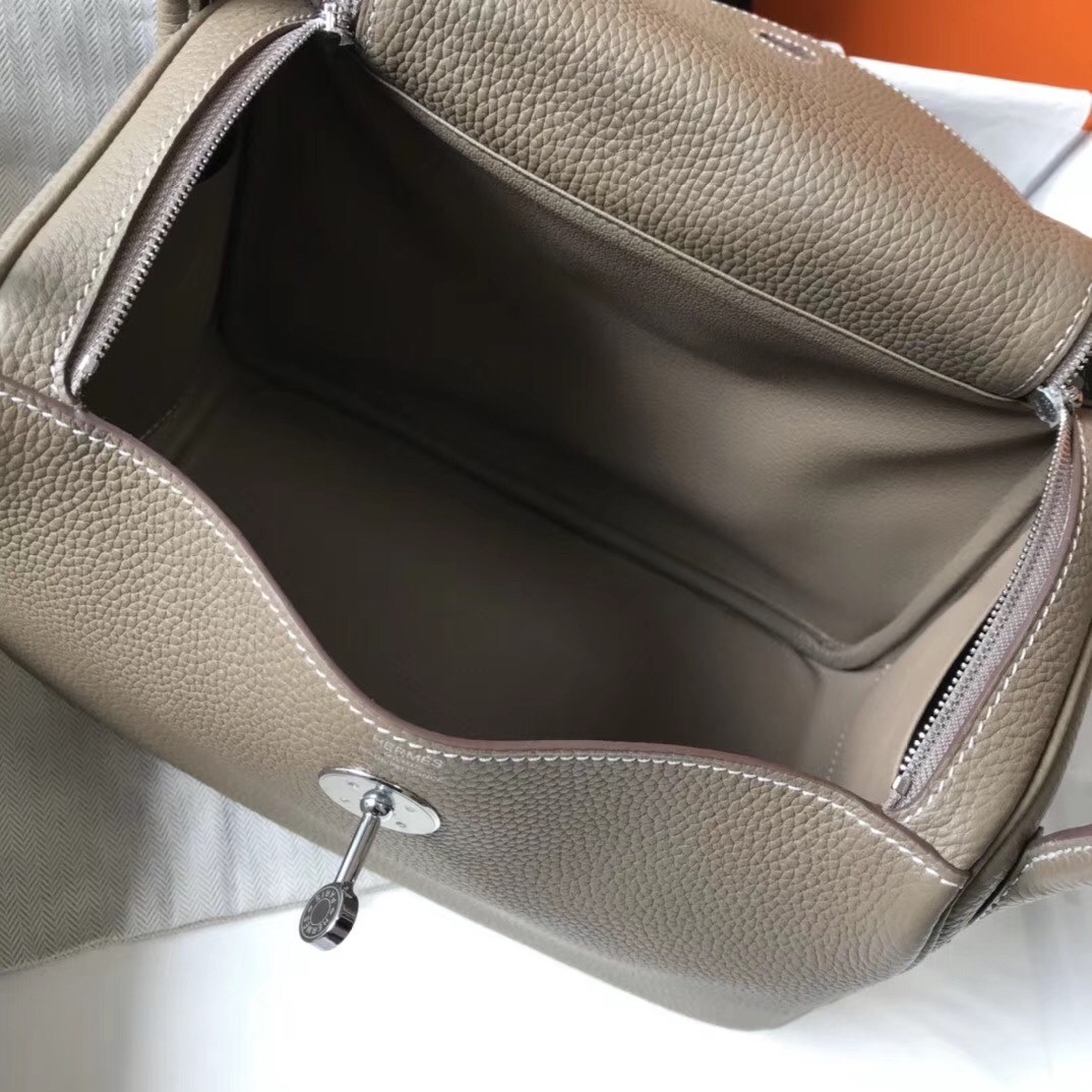 H**mes lindy 26cm bag in taupe grey clemence with phw