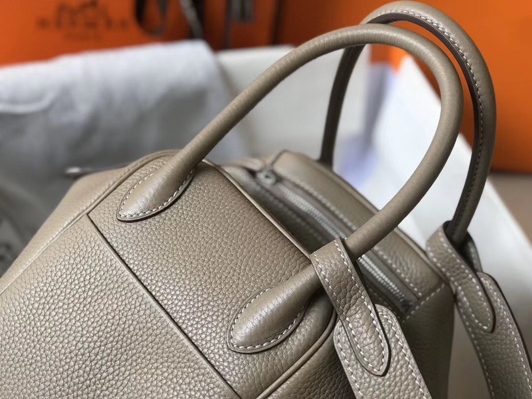 H**mes lindy 26cm bag in gris tourterelle clemence with phw