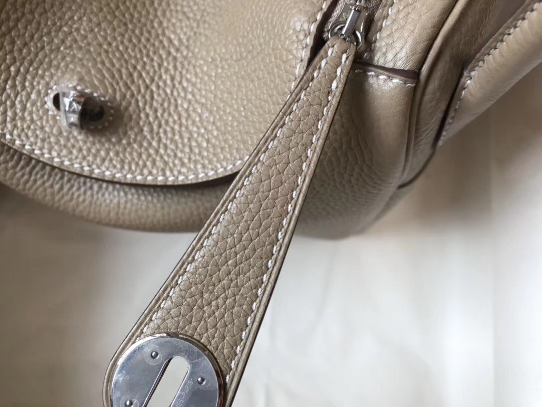 H**mes lindy 26cm bag in gris tourterelle clemence with phw