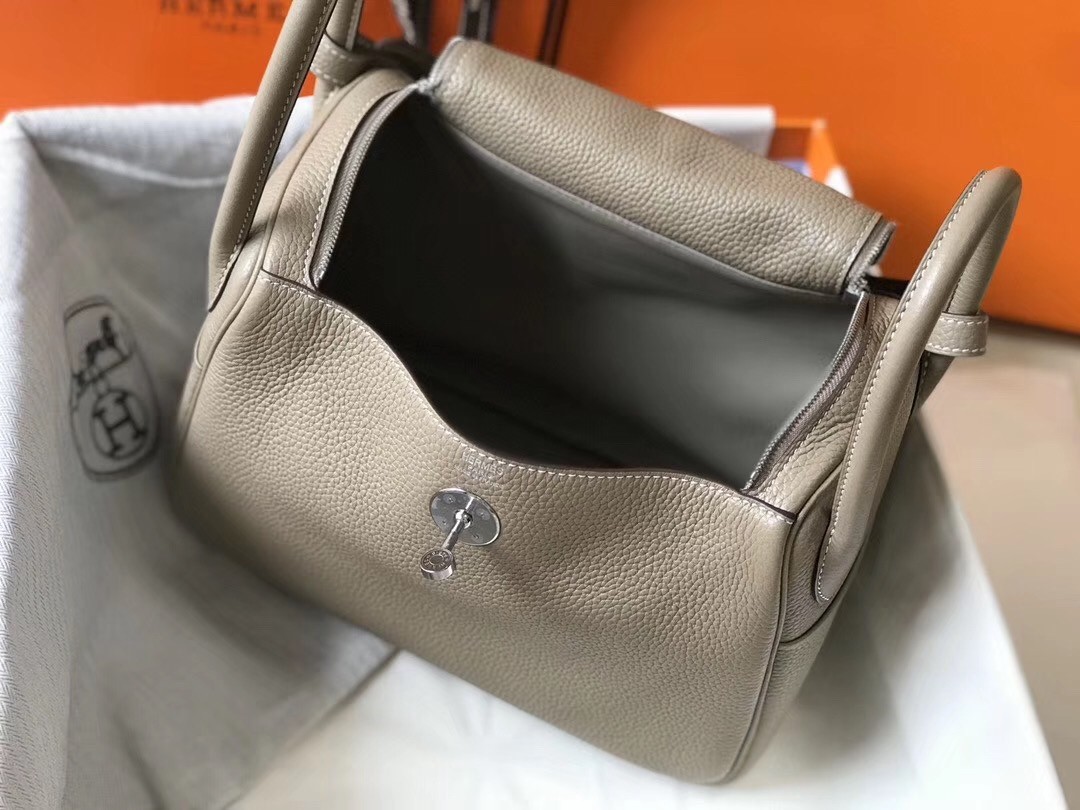 H**mes lindy 26cm bag in gris tourterelle clemence with phw