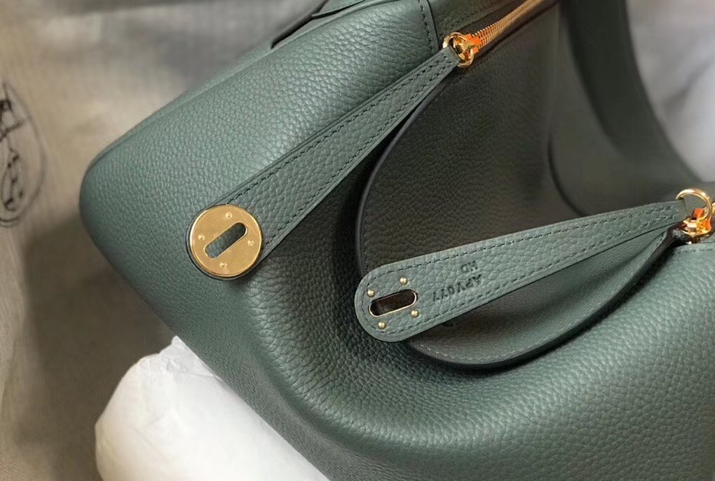 H**mes lindy 26cm bag in vert amande clemence with ghw