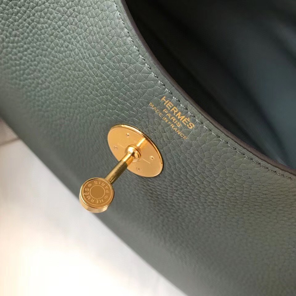 H**mes lindy 26cm bag in vert amande clemence with ghw