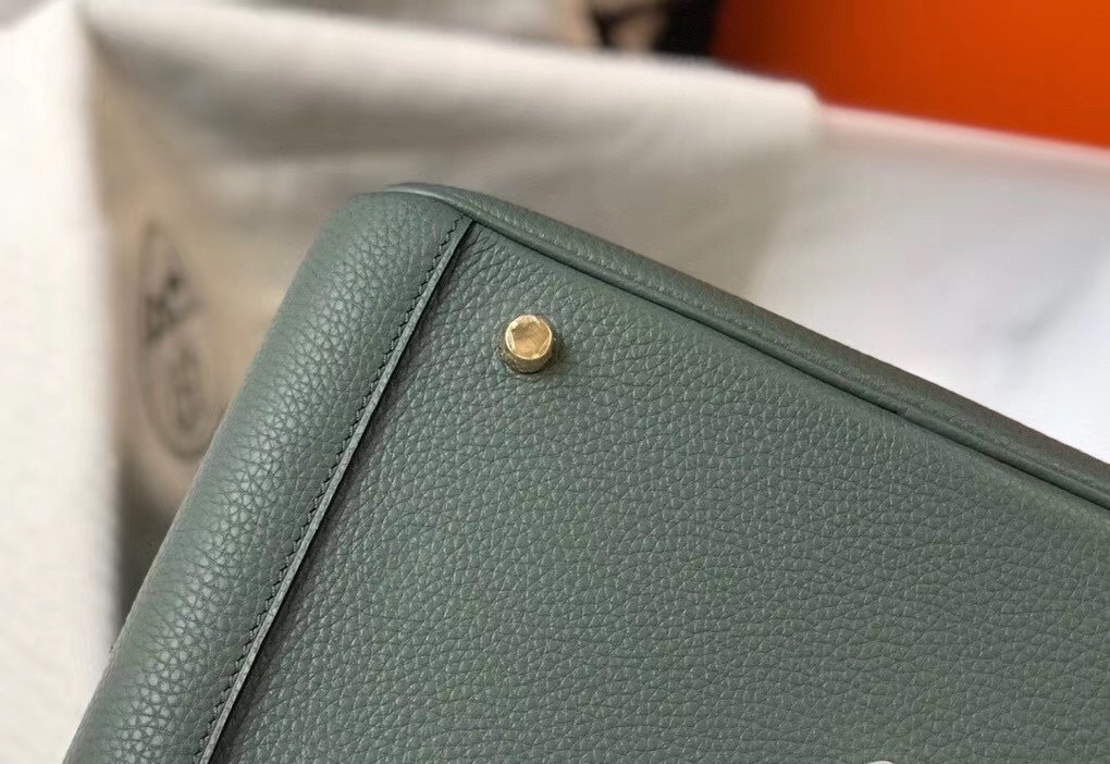 H**mes lindy 26cm bag in vert amande clemence with ghw