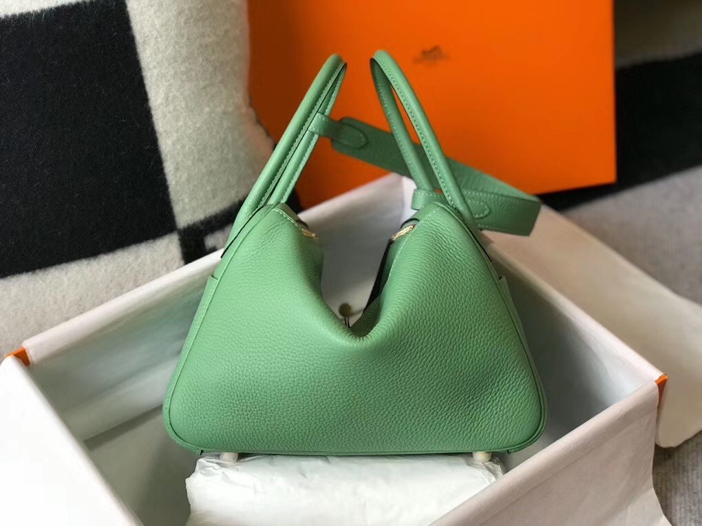 H**mes lindy 26cm bag in vert criquet clemence with ghw