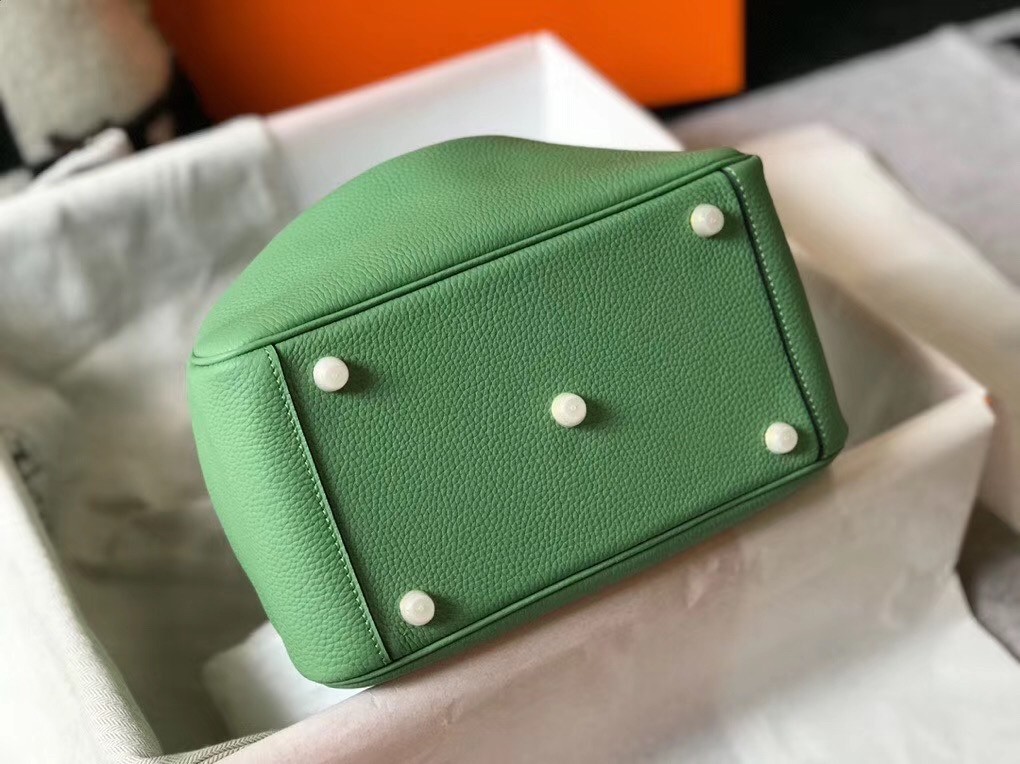 H**mes lindy 26cm bag in vert criquet clemence with ghw