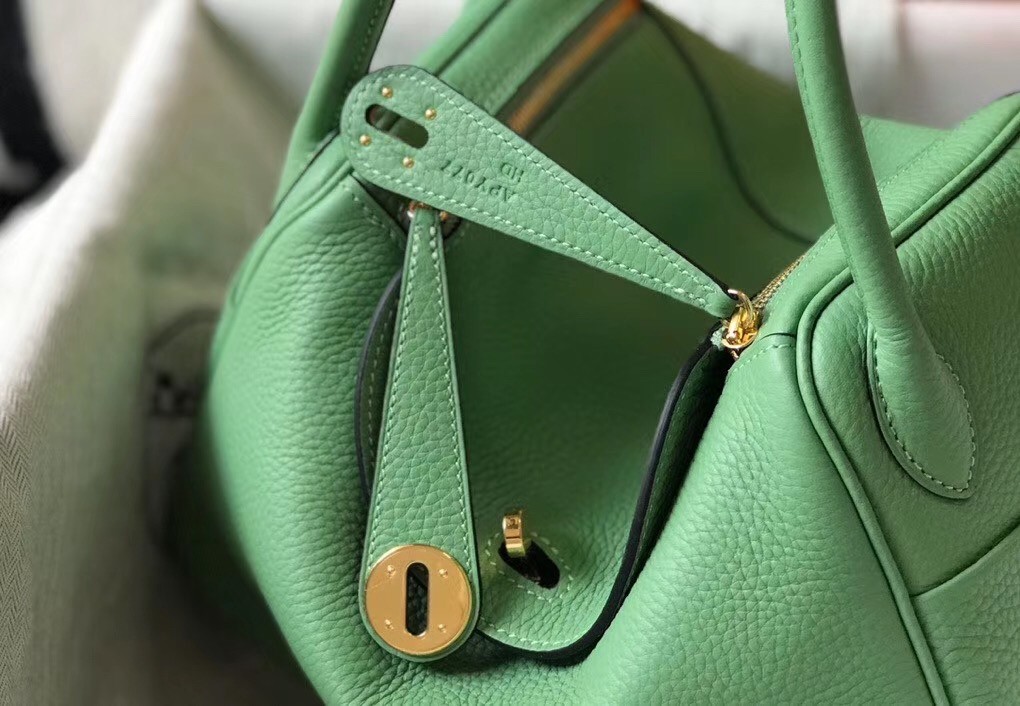 H**mes lindy 26cm bag in vert criquet clemence with ghw