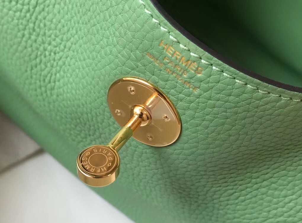 H**mes lindy 26cm bag in vert criquet clemence with ghw