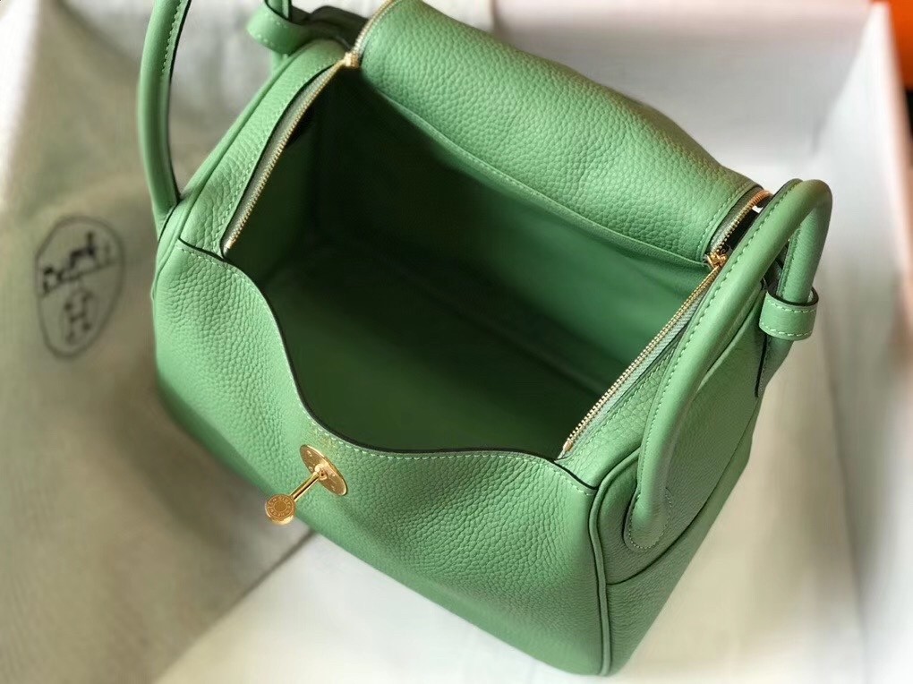H**mes lindy 26cm bag in vert criquet clemence with ghw