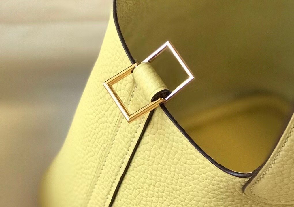 H**mes picotin lock 22 bag in jaune poussin clemence leather