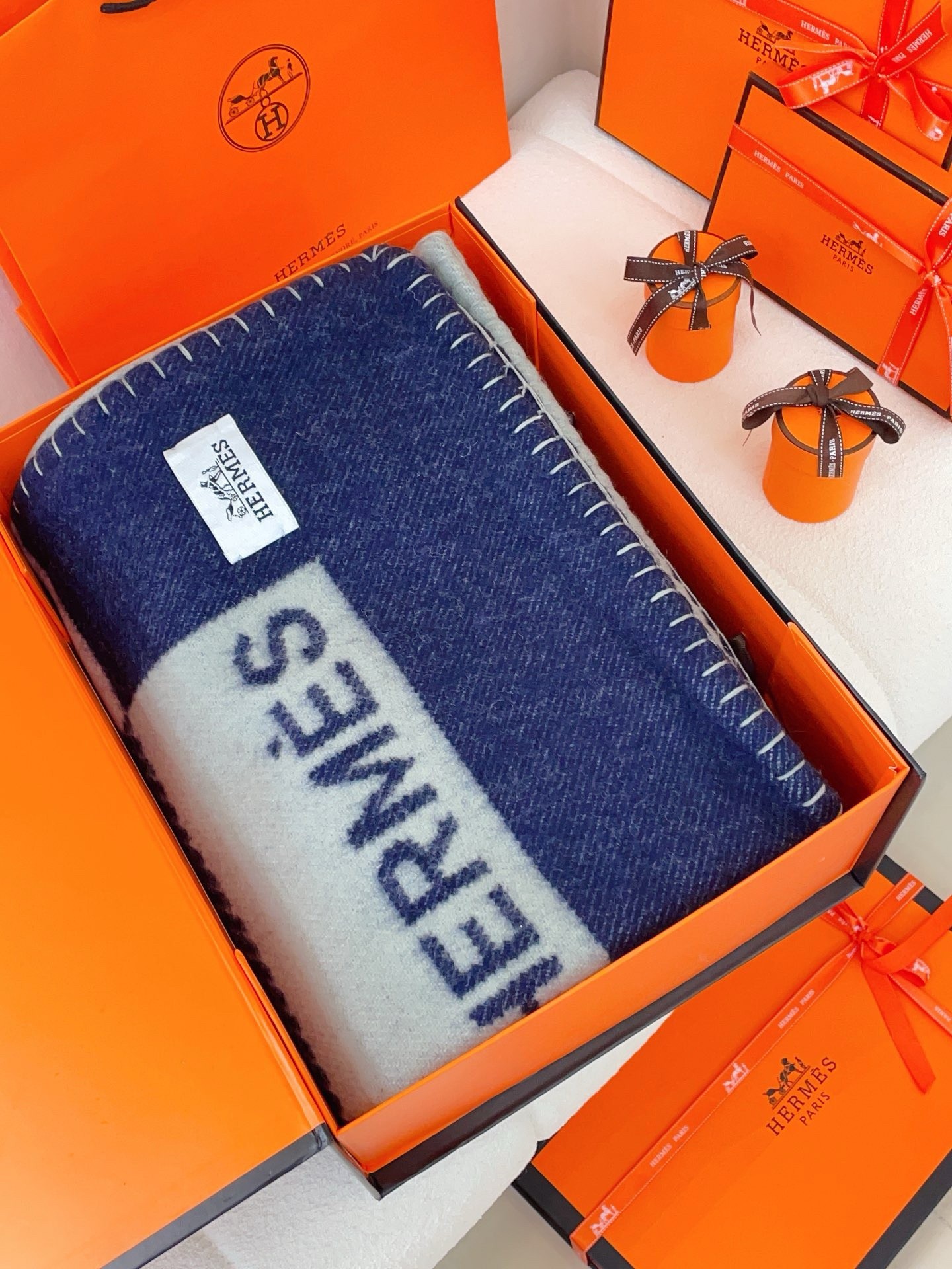 H**mes h riviera blanket in marine wool and cashmere