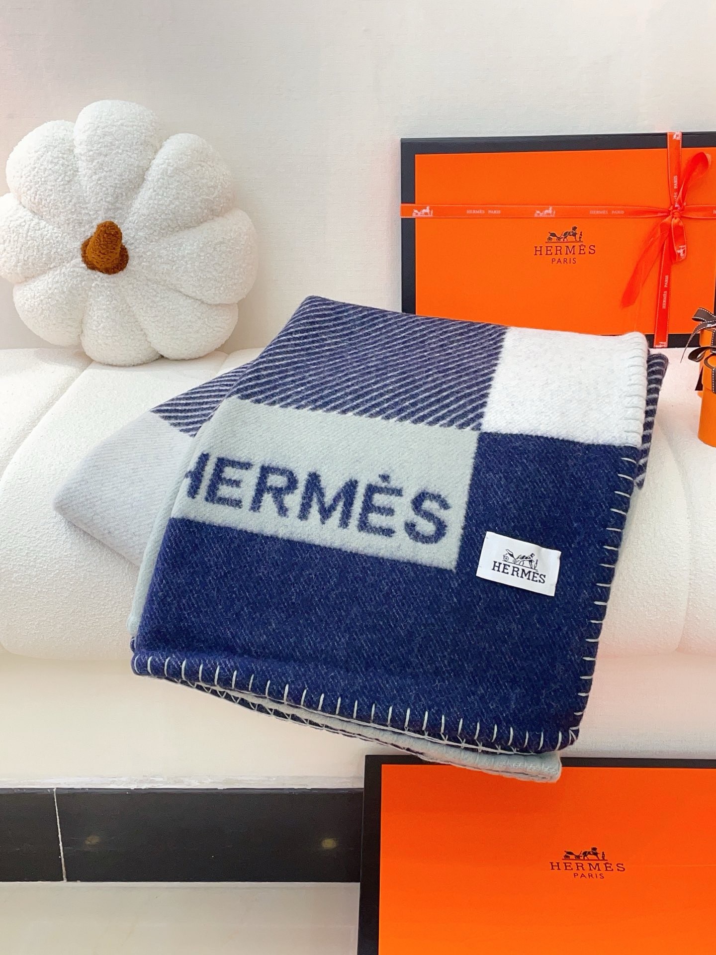 H**mes h riviera blanket in marine wool and cashmere
