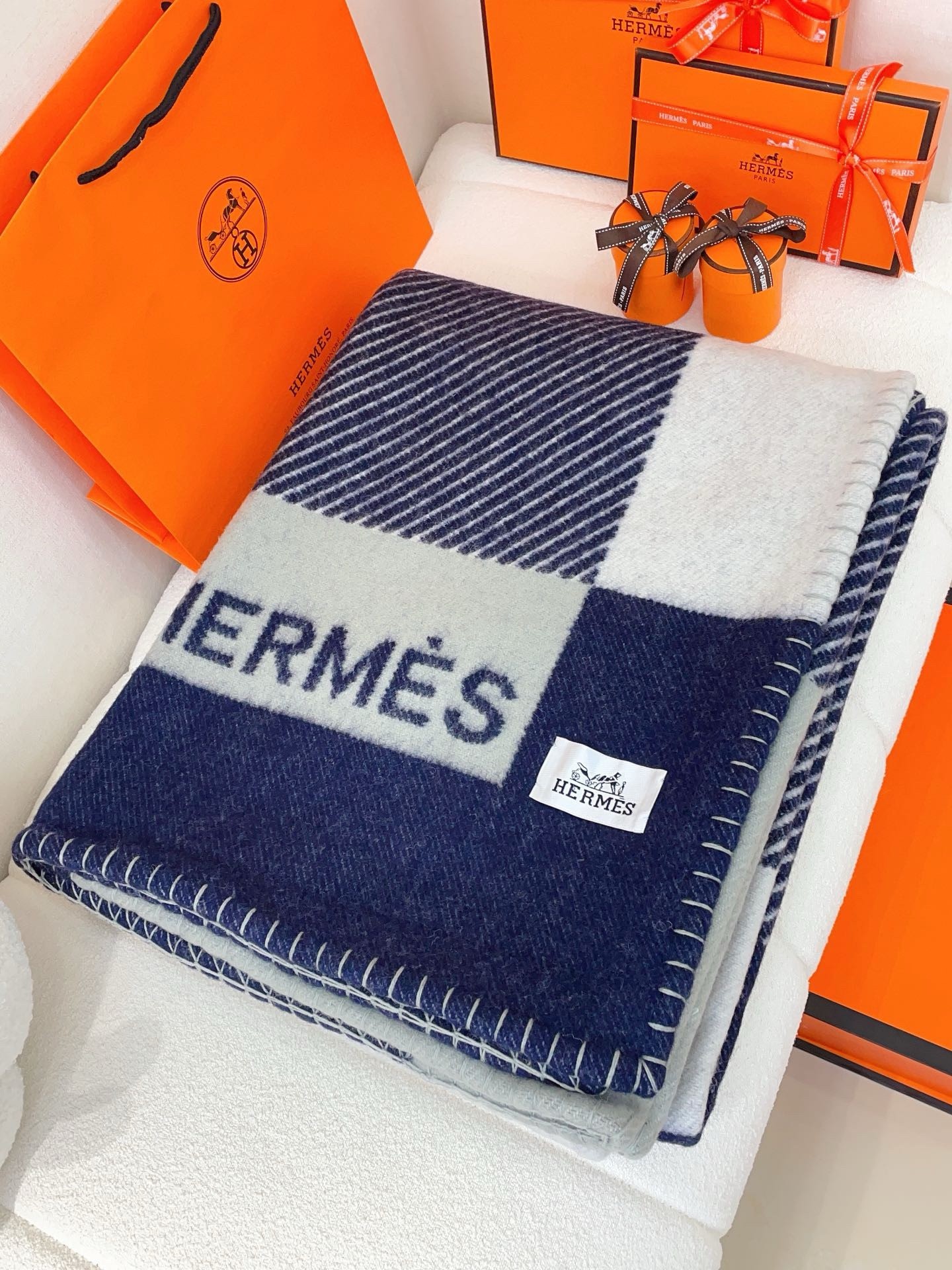 H**mes h riviera blanket in marine wool and cashmere