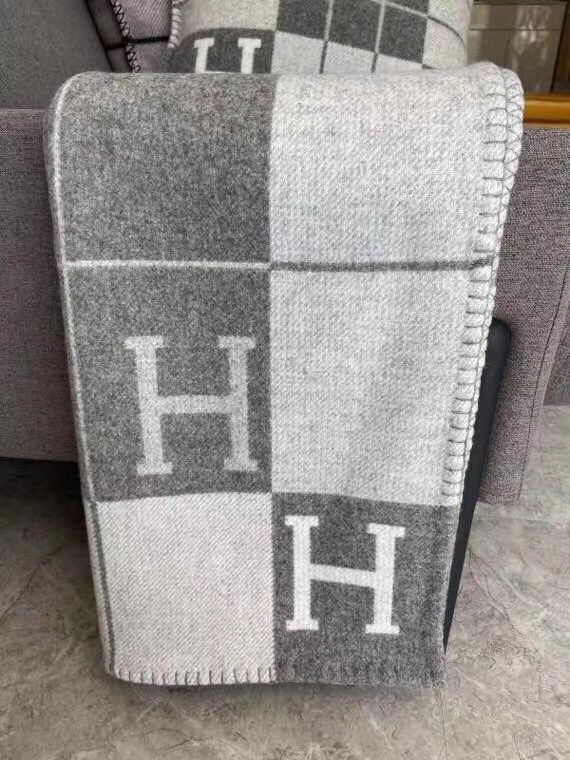 H**mes grey avalon iii throw blanket