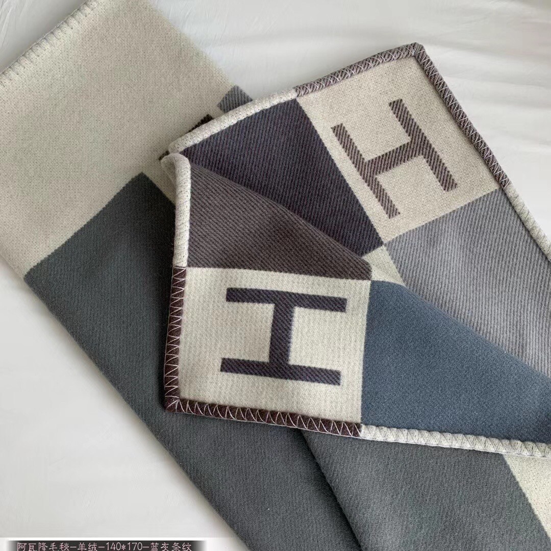 H**mes ecru gris avalon vibration throw blanket