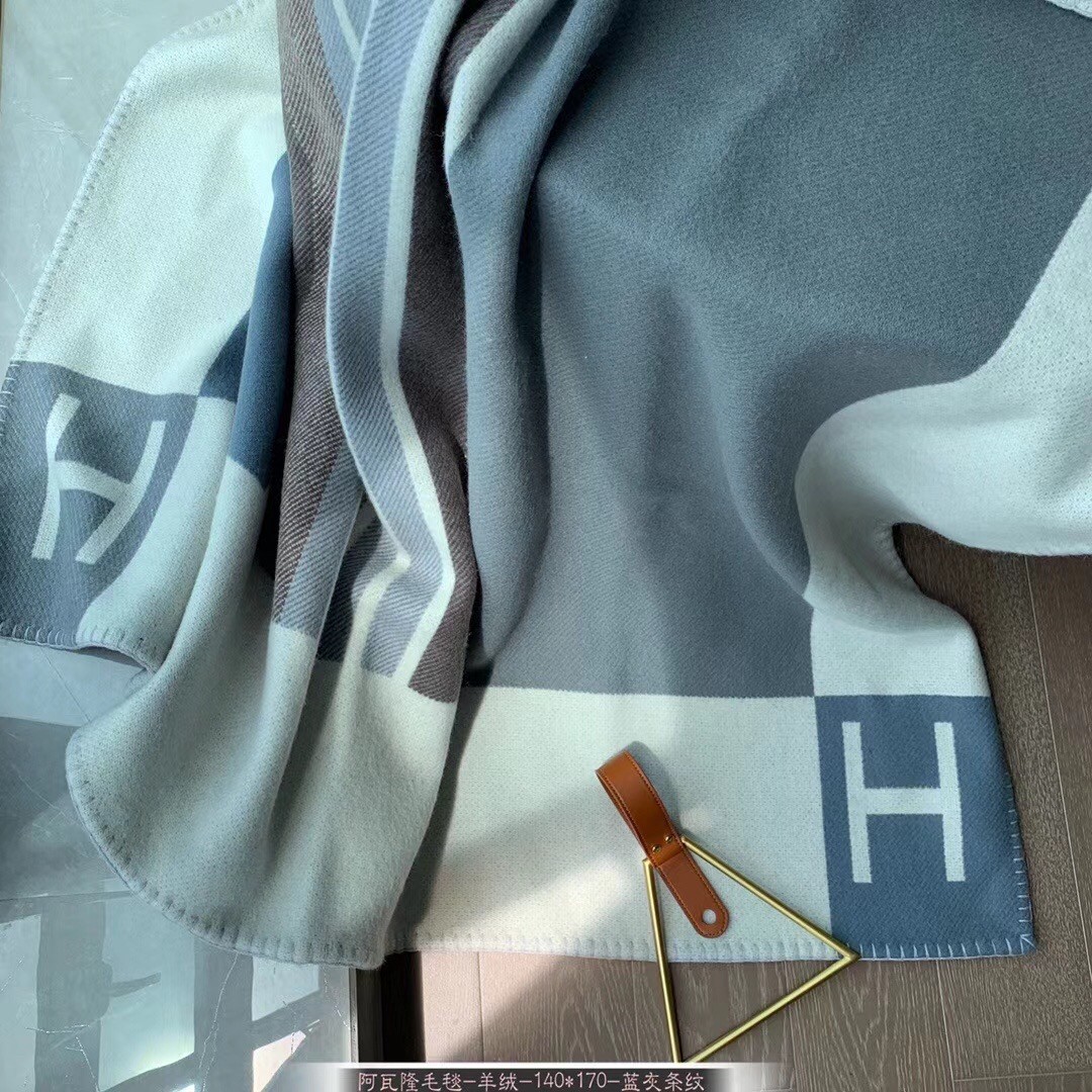 H**mes ecru gris avalon vibration throw blanket