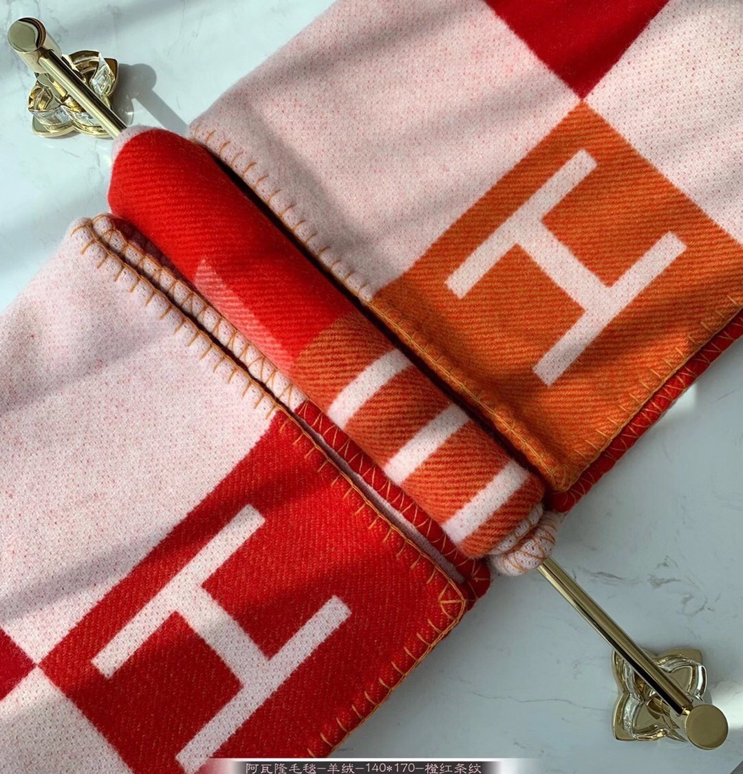 H**mes geranium avalon vibration throw blanket