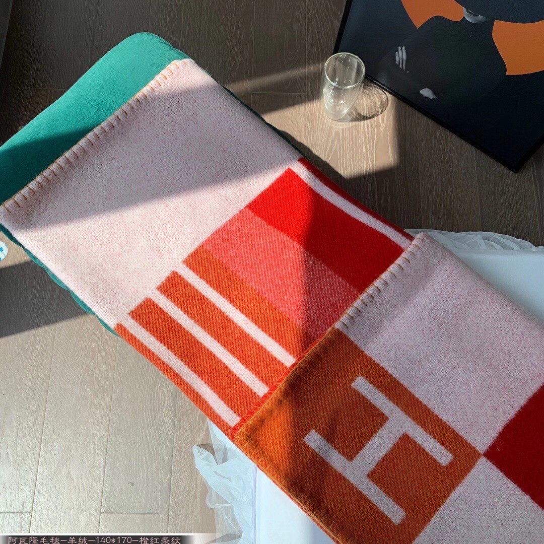 H**mes geranium avalon vibration throw blanket