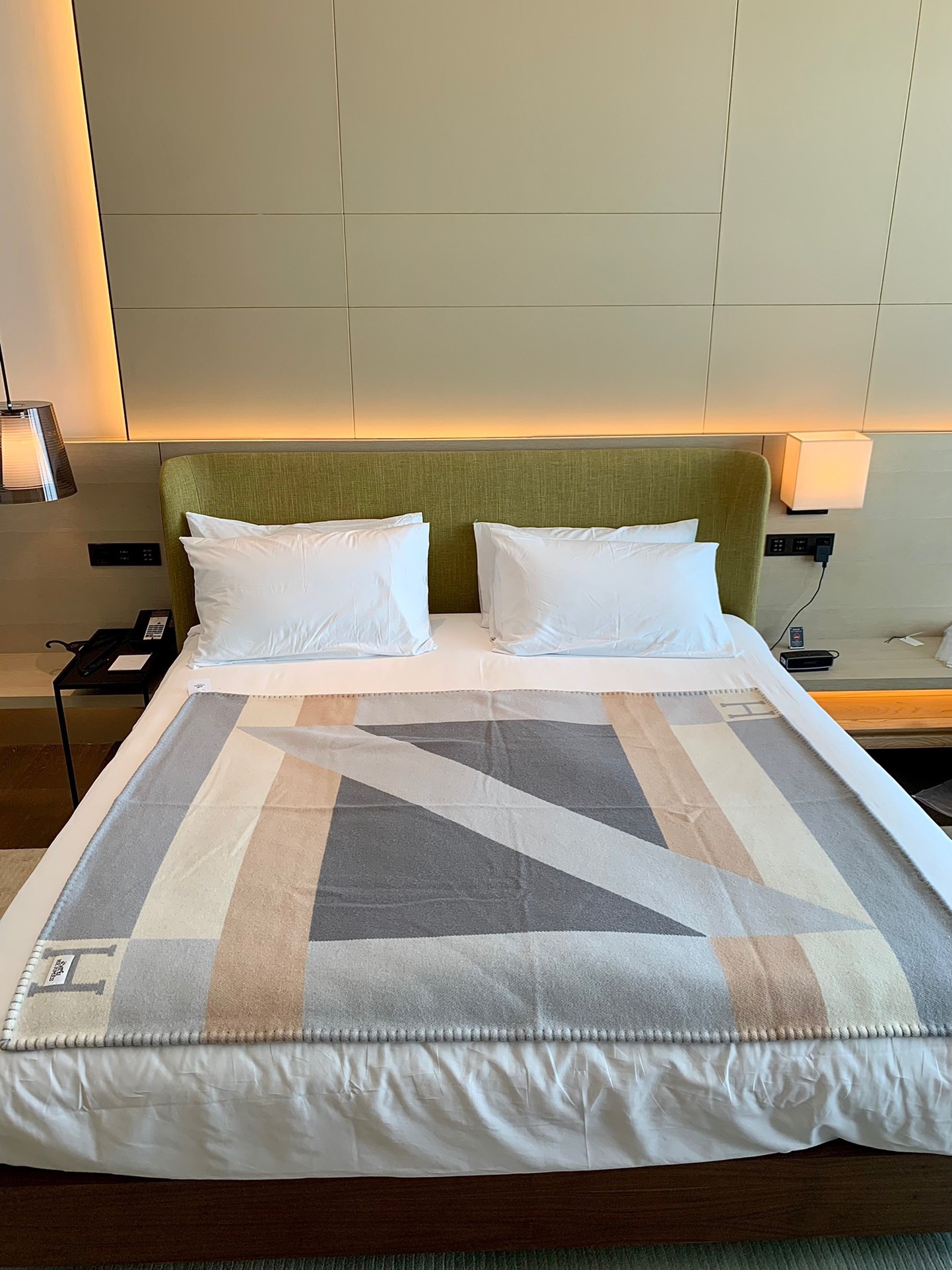 H**mes h drapeau blanket in acier and perle cashmere
