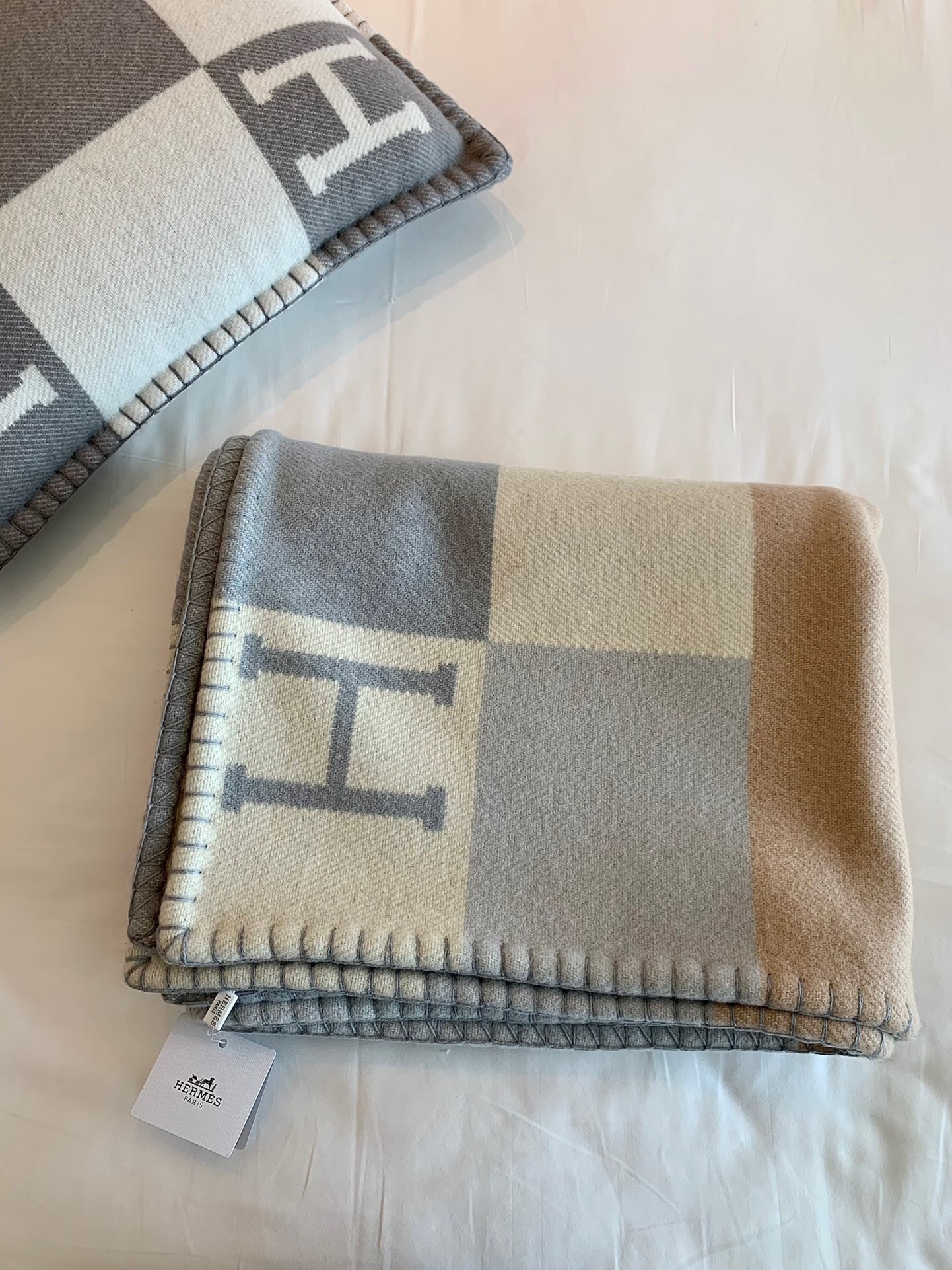 H**mes h drapeau blanket in acier and perle cashmere