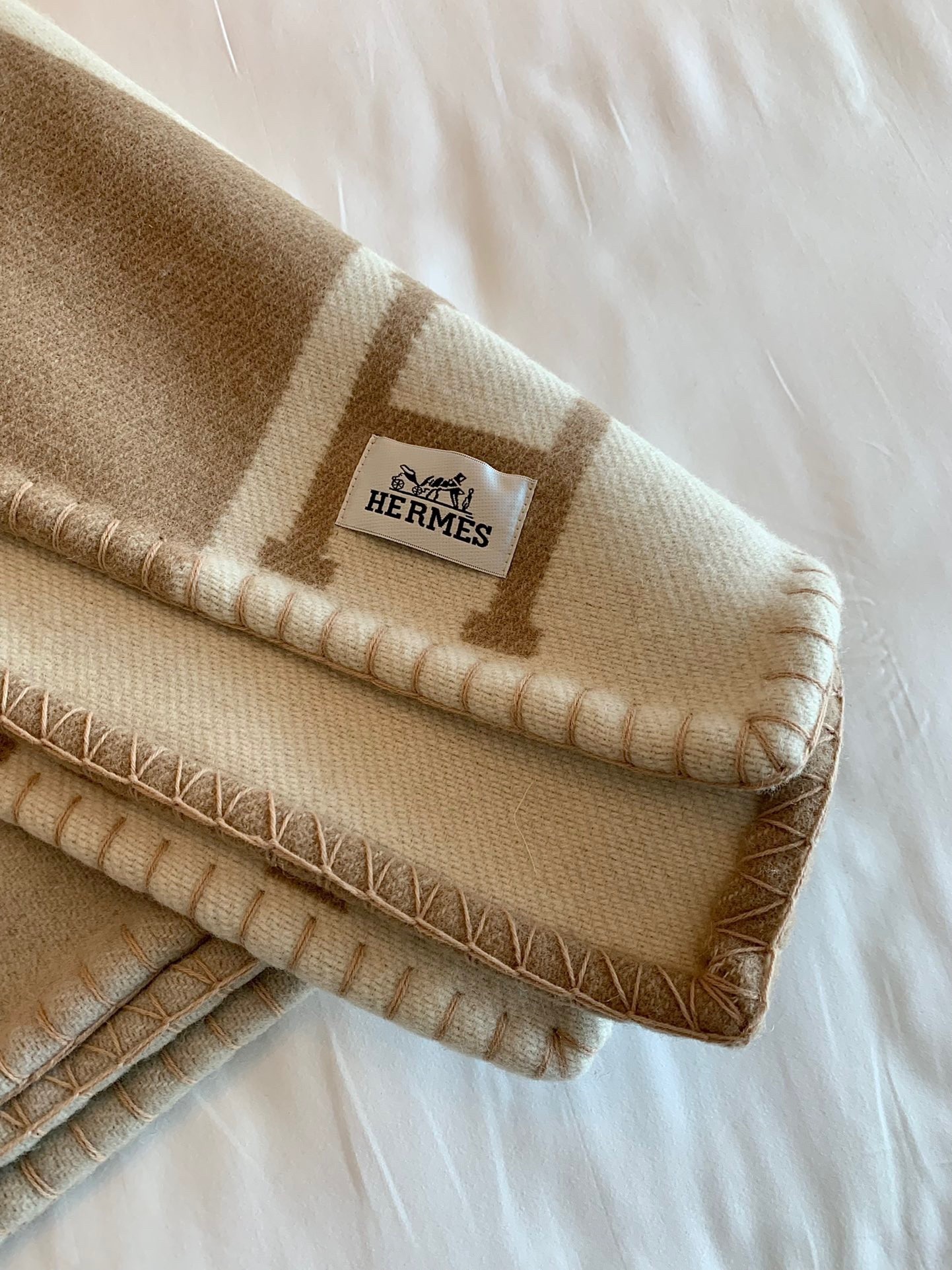 H**mes h drapeau blanket in naturel and grege cashmere