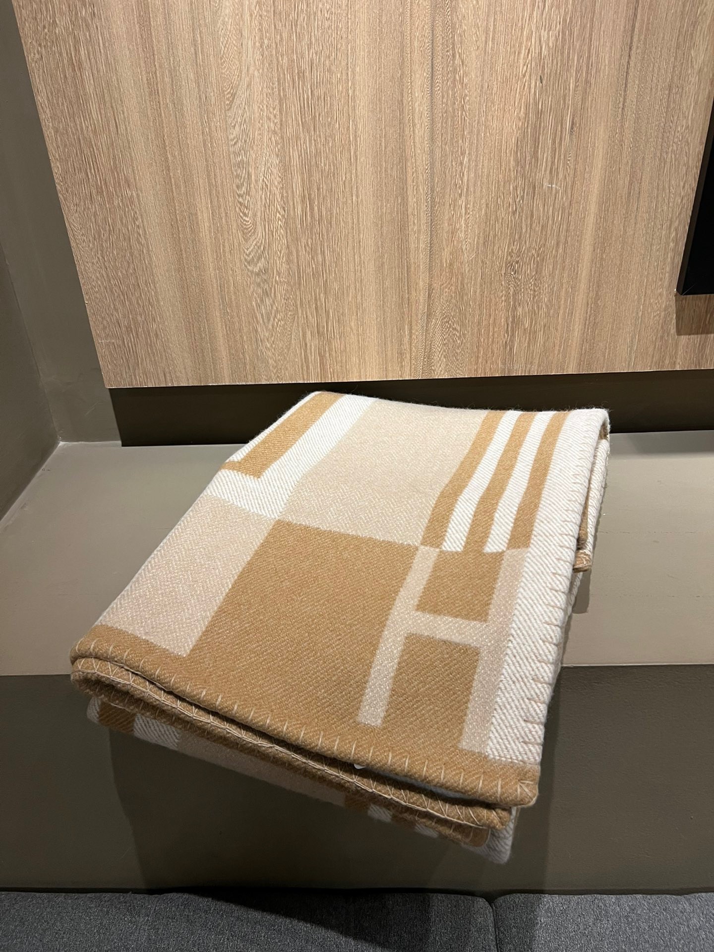 H**mes ithaque blanket in beige wool and cashmere