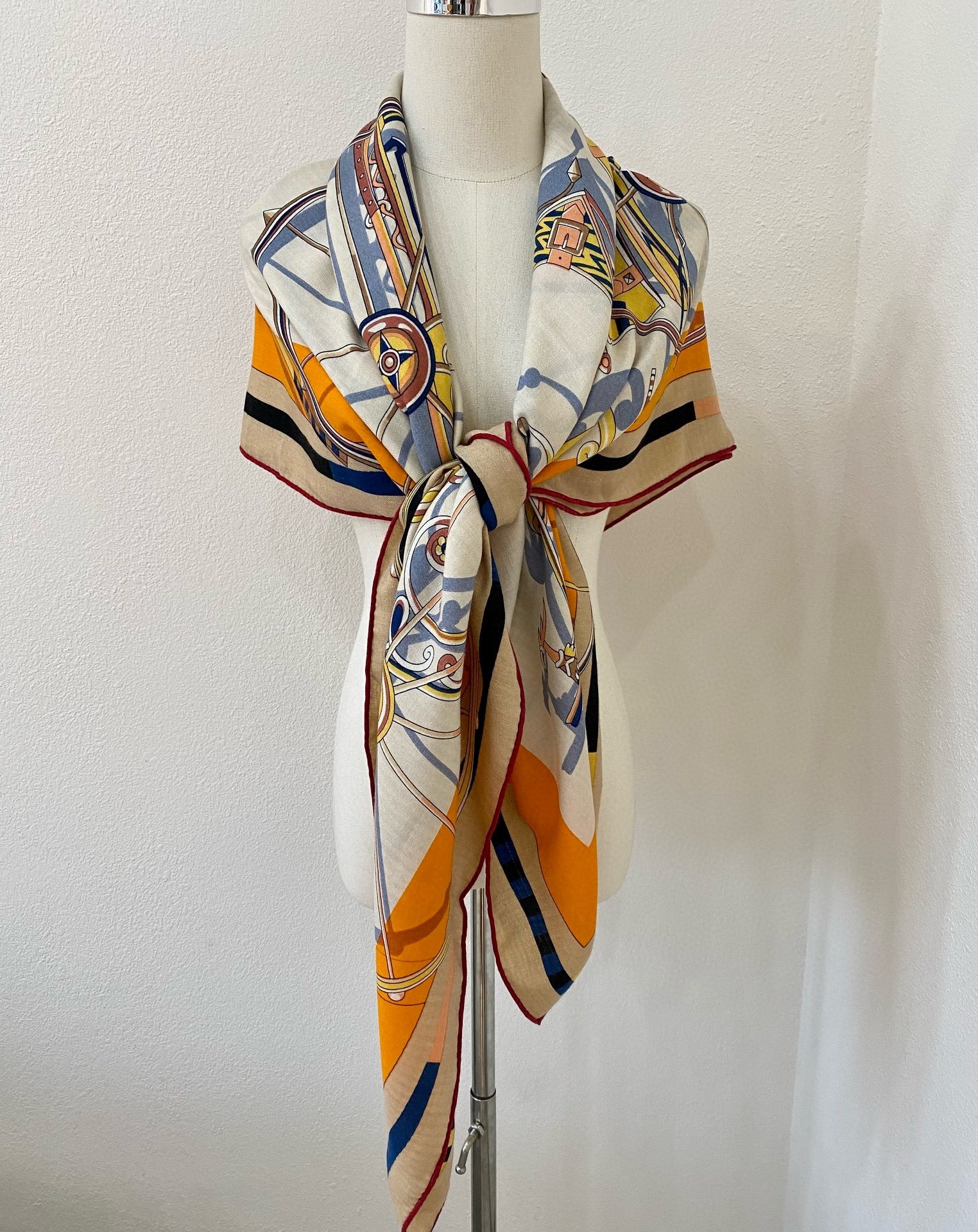 H**mes beige/orange voitures en equilibre shawl 140