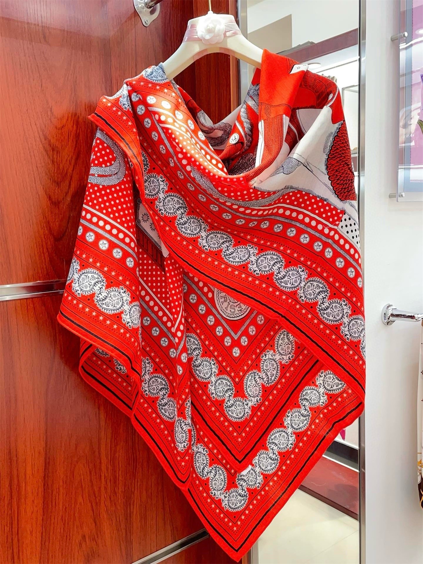 H**mes red zouaves et dragons bandana shawl 140