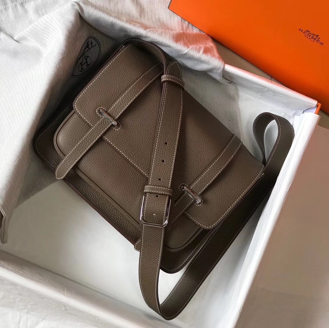 H**mes steve 35 messenger bag in taupe clemence calfskin