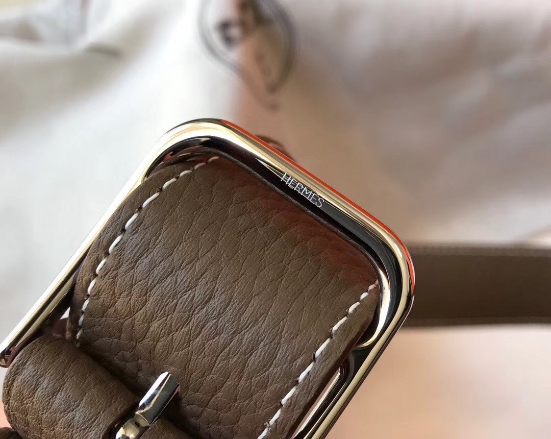 H**mes steve 35 messenger bag in taupe clemence calfskin