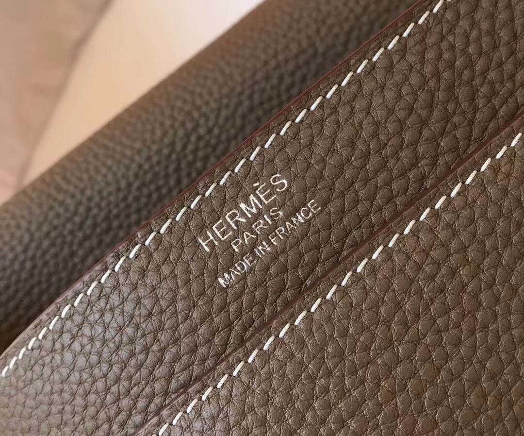 H**mes steve 35 messenger bag in taupe clemence calfskin