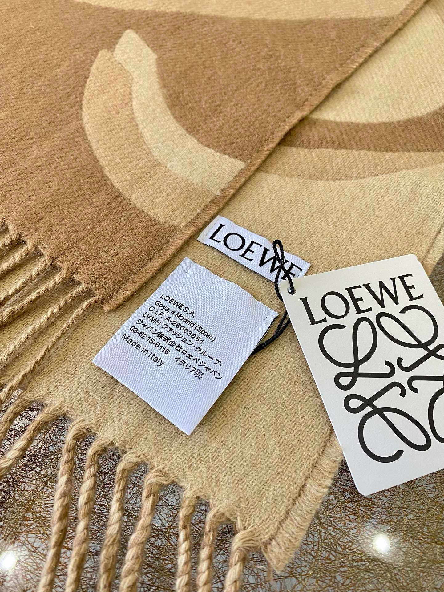 L0ew* scarf in camel wool and cashmere